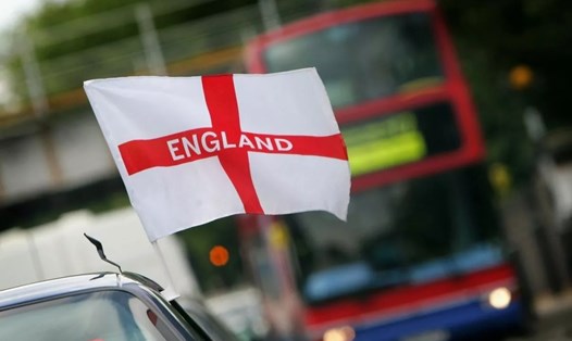 Cổ động viên Anh sẽ phải cẩn thận khi ăn mừng chiến thắng của đội nhà tại EURO 2024 bằng cách cắm cờ lên xe. Ảnh: La Gazzette