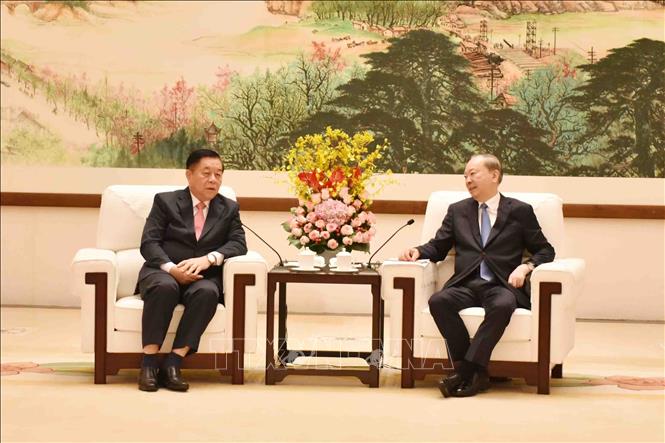 Đồng chí Nguyễn Trọng Nghĩa, Ủy viên Bộ Chính trị, Bí thư Trung ương Đảng, Trưởng Ban Tuyên giáo Trung ương hội kiến đồng chí Hoàng Khôn Minh, Ủy viên Bộ Chính trị, Bí thư Tỉnh ủy tỉnh Quảng Đông. Ảnh:TTXVN
