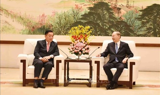 Đồng chí Nguyễn Trọng Nghĩa, Ủy viên Bộ Chính trị, Bí thư Trung ương Đảng, Trưởng Ban Tuyên giáo Trung ương hội kiến đồng chí Hoàng Khôn Minh, Ủy viên Bộ Chính trị, Bí thư Tỉnh ủy tỉnh Quảng Đông. Ảnh:TTXVN