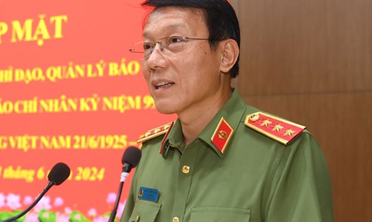 Bộ trưởng Lương Tam Quang vừa gửi thư khen tới các lực lượng triệt phá nhóm đối tượng hoạt động lừa đảo trực tuyến tại TPHCM. Ảnh: T.Xuân