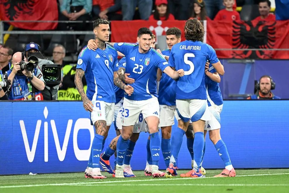 Tuyển Italy nhanh chóng dẫn lại 2-1. Ảnh: UEFA