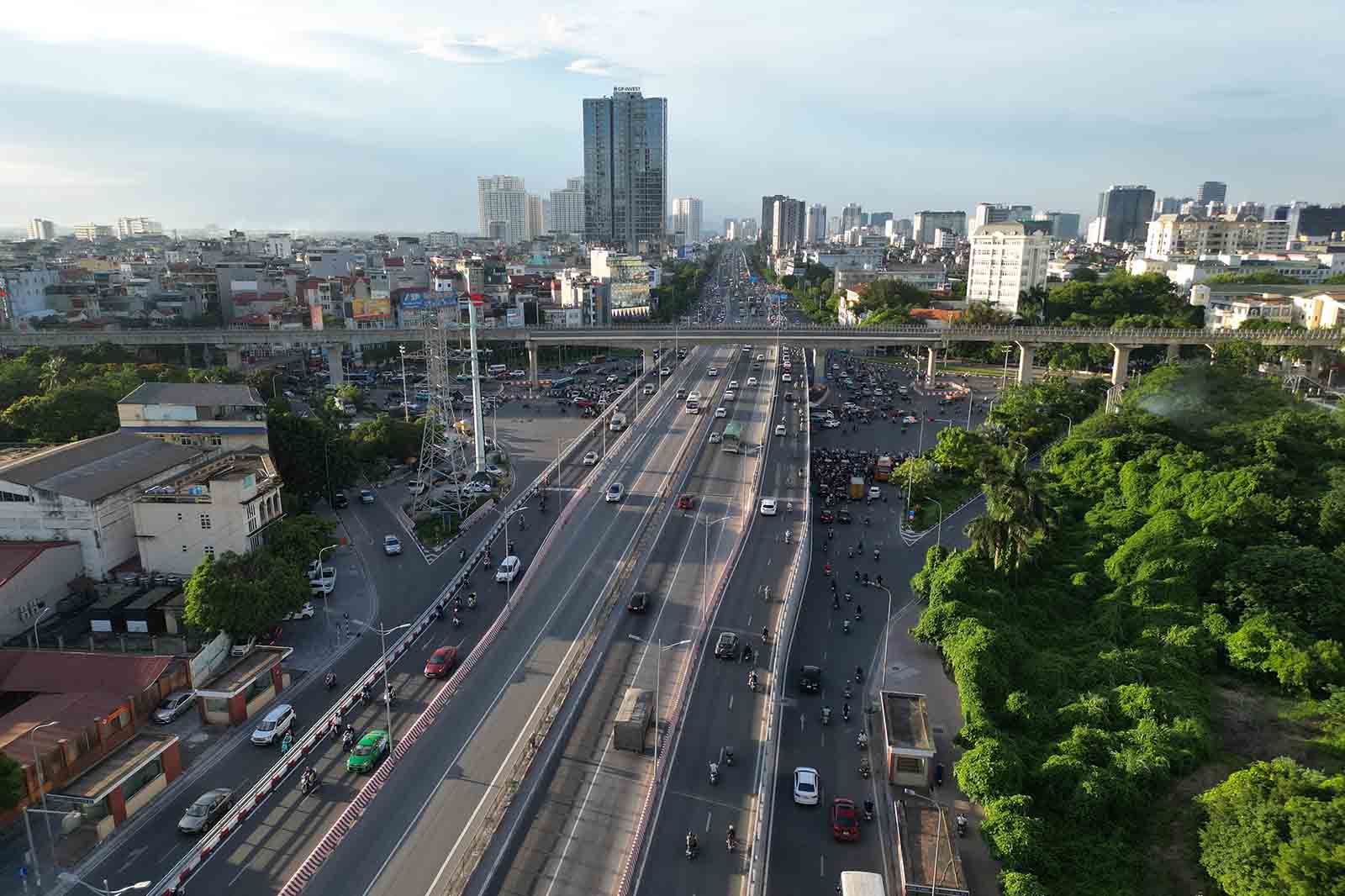 Nút giao Mai Dịch là một trong 7 “điểm đen” ùn tắc trên địa bàn Hà Nội được Sở Giao thông Vận tải thông báo xóa hồi đầu tháng 6.2024.