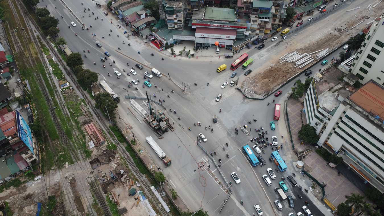Đường Kim Đồng đã hoàn thành việc mở rộng lòng đường, phục vụ thi công hầm chui. Ảnh: Vĩnh Hoàng