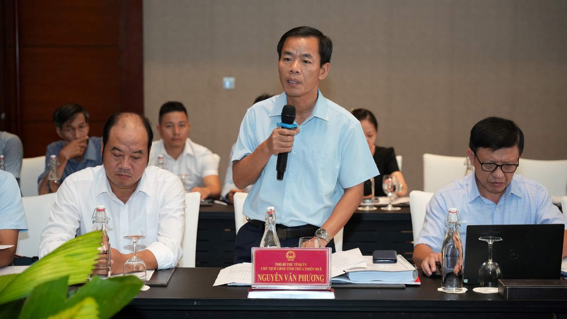 Chủ tịch UBND tỉnh Thừa Thiên Huế Nguyễn Văn Phương phát biểu tại buổi làm viêc. Ảnh: Ngọc Hiếu.