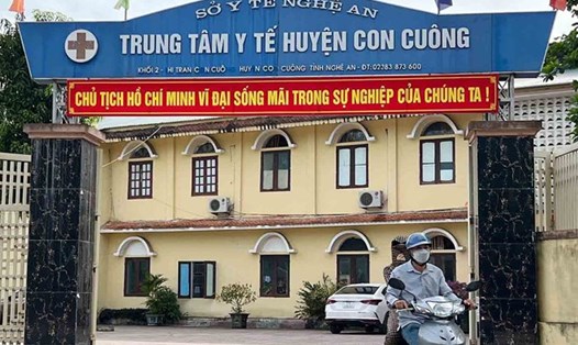 Trung tâm Y tế huyện Con Cuông thu hồi hơn 656 triệu đồng tiền chống dịch COVID-19 của các viên chức y tế trên toàn huyện. Ảnh: Quang Đại