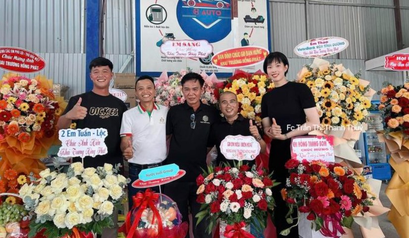 Gia đình Thanh Thúy khai trương gara ô tô tại Bình Dương. Ảnh: FC Trần Thị Thanh Thúy