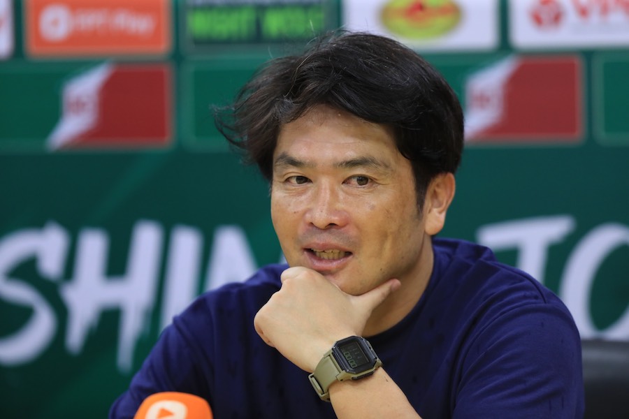 Huấn luyện viên Poking hài lòng khi các cầu thủ nội của Hà Nội FC đều có thể ghi bàn. Ảnh: Minh Dân