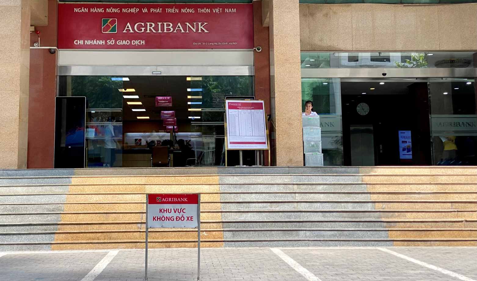 Angribank chi nhánh Láng Hạ không có cảnh xếp hàng mua vàng.