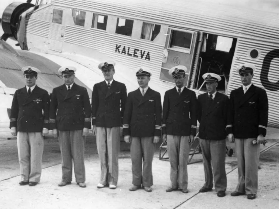 Phi hành đoàn Kaleva chụp ảnh vào mùa xuân năm 1940. Ảnh: Bảo tàng Hàng không Phần Lan