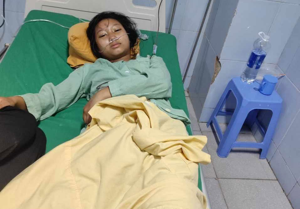 Em Ly Mỳ Ly đang điều trị tại Bệnh viện Đa khoa tỉnh Lai Châu. Ảnh: Thanh Hà
