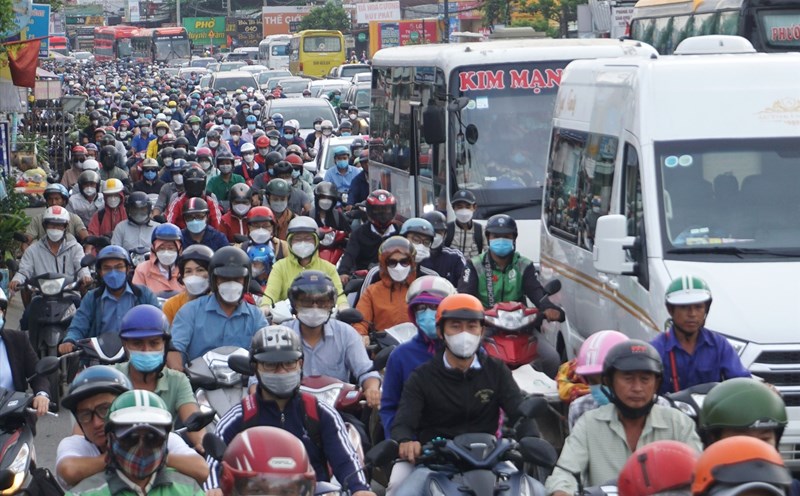 Quốc lộ 13 sẽ được mở rộng lên 53 - 60m để xóa kẹt xe.  Ảnh: Minh Quân