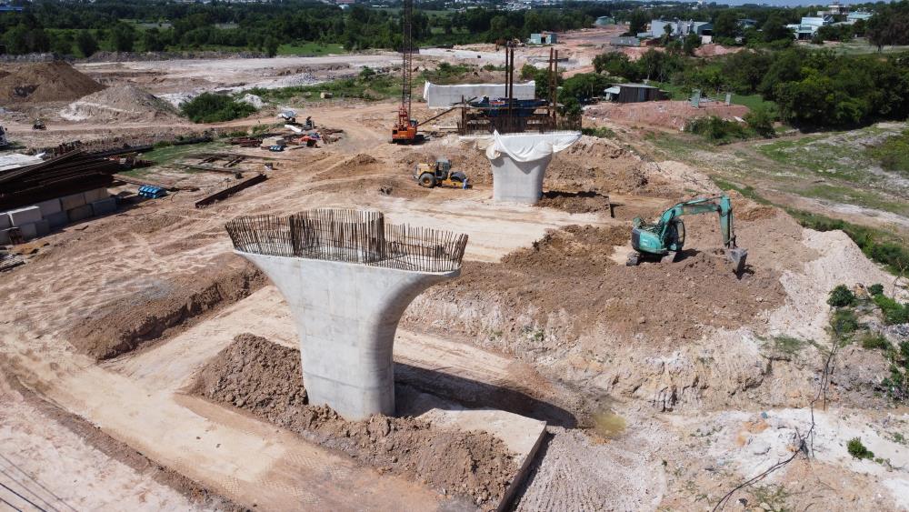Nút giao Bình Chuẩn - một gói xây lắp quan trọng của dự án đường Vành đai 3 TPHCM đang được đẩy mạnh thi công xây dựng.Ảnh: Đình Trọng