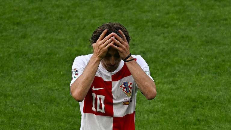 Luka Modric phải rời sân sau 65 phút sau khi đã có dấu hiệu mệt mỏi. Ảnh: AFP