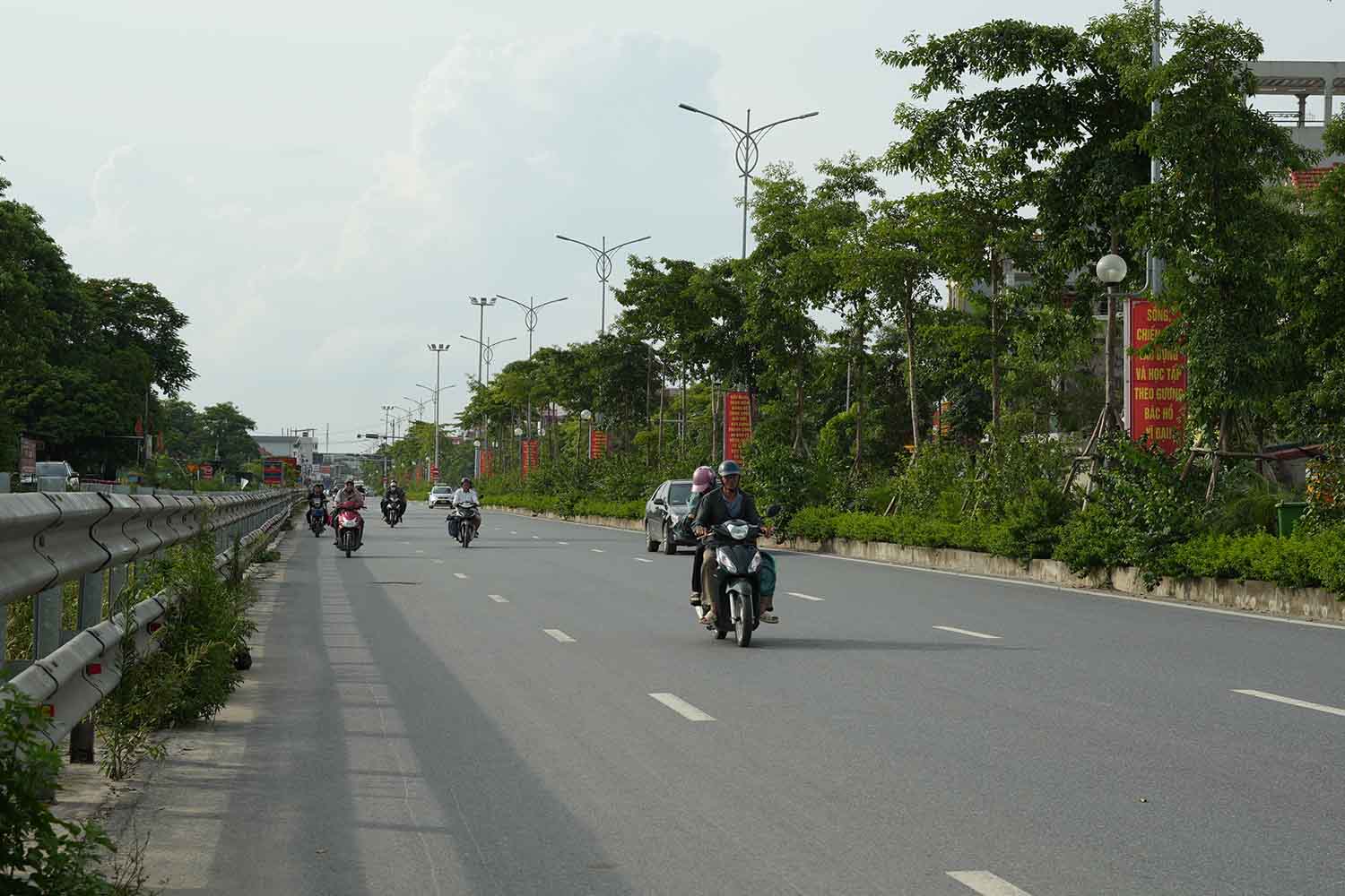 Triển khai xây dựng từ năm 2020, đến nay đoạn tuyến qua trung tâm hành chính huyện Phú Xuyên dài 750m đã hoàn thành với 6 làn xe, giúp giao thông đi lại thuận lợi. 