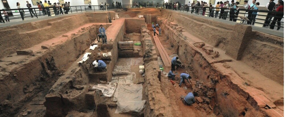 Cuộc khai quật khảo cổ trong lăng mộ Tần Thủy Hoàng. Ảnh: Netflix