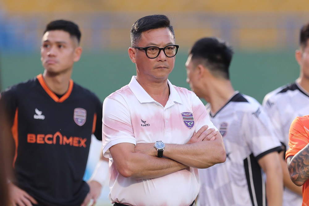 Huấn luyện viên Lê Huỳnh Đức chia tay câu lạc bộ Bình Dương. Ảnh: Thanh Vũ