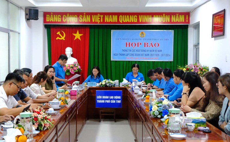 Quang cảnh buổi họp báo. Ảnh: Mỹ Ly