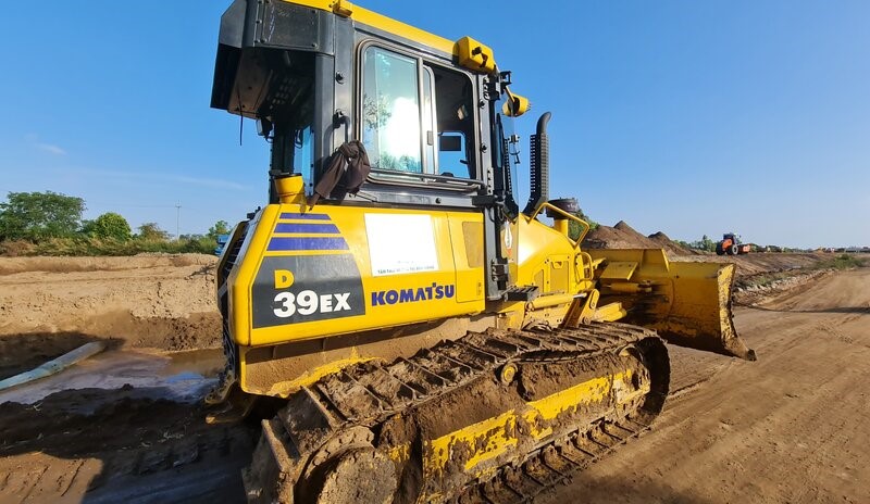 Thi công cao tốc Cần Thơ - Cà Mau, đoạn điểm giao tại Cà Mau. Ảnh: Nhật Hồ