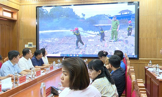 Quảng cảnh cuộc họp Quận ủy Kiến An ngày 18.6. Ảnh: Quỳnh An