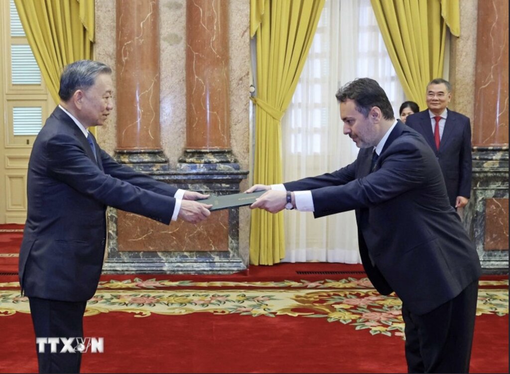 Chủ tịch nước Tô Lâm tiếp các Đại sứ Pakistan Kohdayar Marri. Ảnh: Nhan Sáng/TTXVN