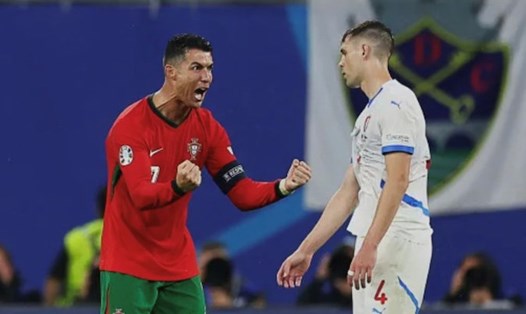 Hành động ăn mừng khiêu khích đối thủ của Ronaldo. Ảnh: Essentially Sports