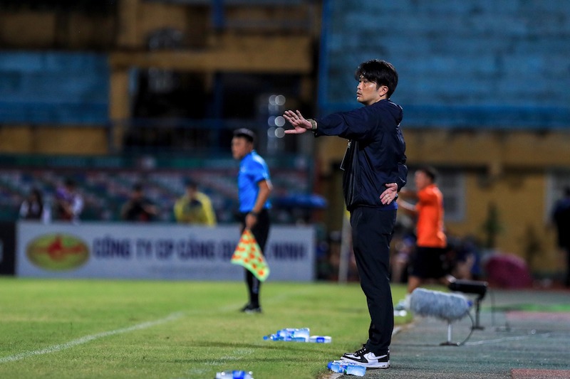 Huấn luyện viên Daiki để lại dấu ấn khi cầm quân tại Hà Nội FC. Ảnh: Minh Dân