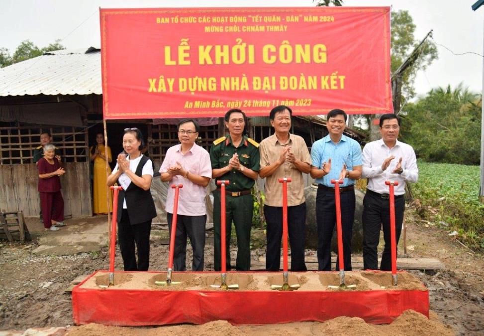 Xây 137 căn nhà cho dân nghèo dịp Tết quân dân 2024 tại Kiên Giang. Ảnh: Phương Vũ