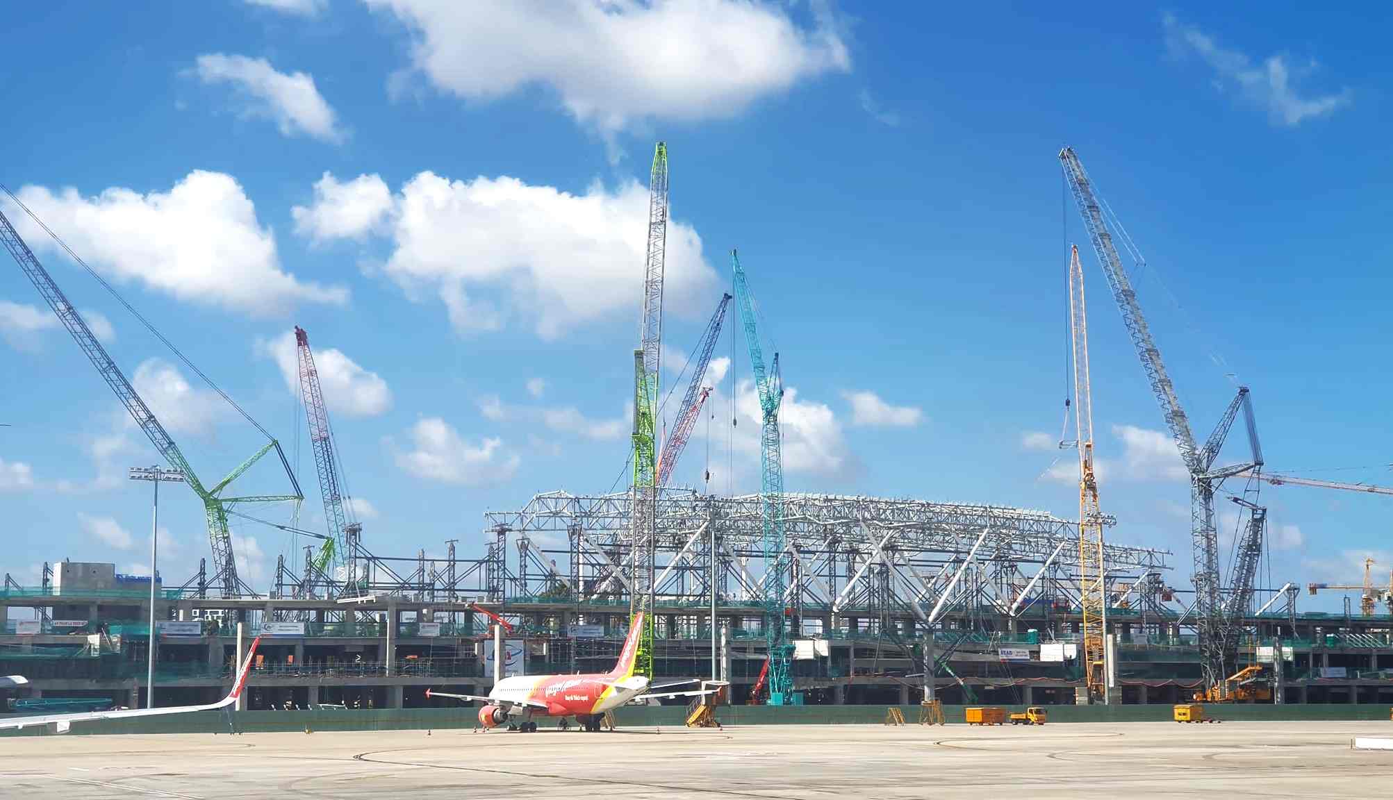 Nhà ga T3 sân bay Tân Sơn Nhất lộ rõ hình hài sau 1,5 năm thi công.  Ảnh: Minh Quân