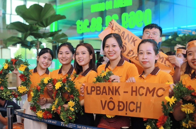 Các cổ động viên nhiệt thành của CLB LPBank - HCMC. 