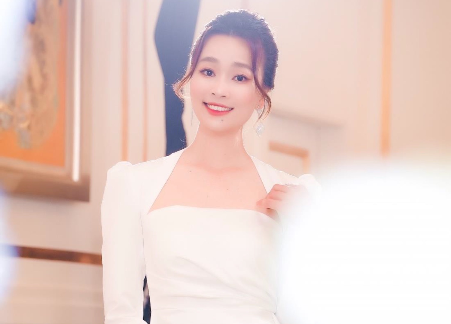 MC Thu Thảo thành thạo 3 ngôn ngữ. Ảnh: NVCC