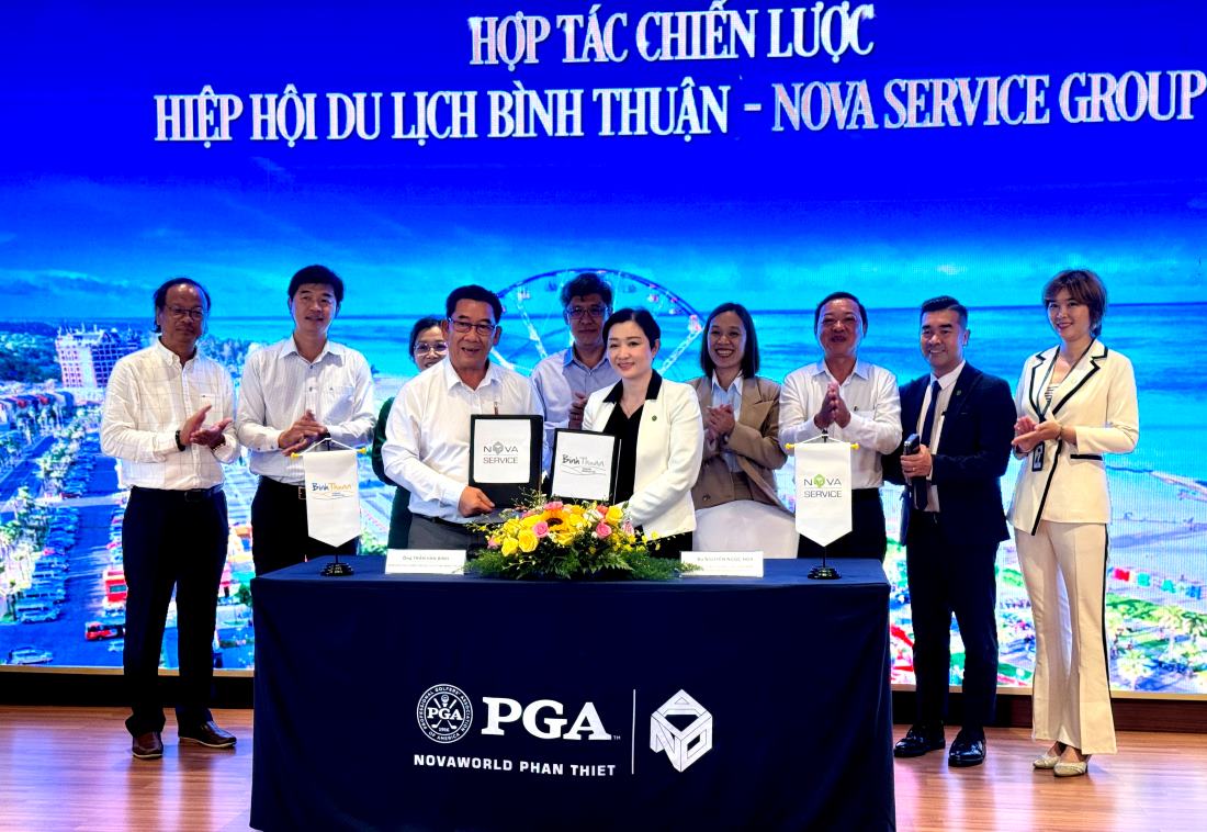 Hiệp hội du lịch Bình Thuận và Nova Service Group ký kết hợp tác chiến lược. Ảnh: Duy Tuấn
