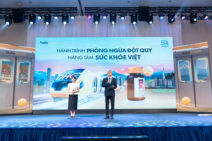 Theo ông Toshiyuki Ishii – Tổng Giám đốc Dược Hậu Giang, trong năm 2024, NattoEnzym thực hiện 23 hội thảo dành cho 5.000 nhà thuốc và 20 hội thảo cho hơn 10.000 người tiêu dùng để nâng cao nhận thức dự phòng đột quỵ cho cộng đồng. Ảnh: Dược Hậu Giang