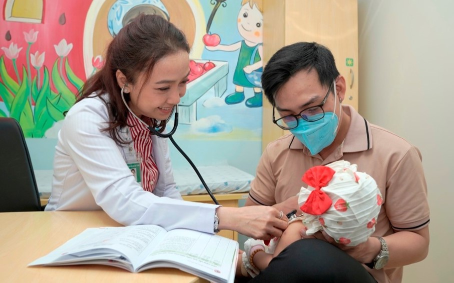 Tiêm chủng đóng vai trò quan trọng trong phòng ngừa các bệnh hô hấp thường gặp ở trẻ. Ảnh: Bệnh viện cung cấp