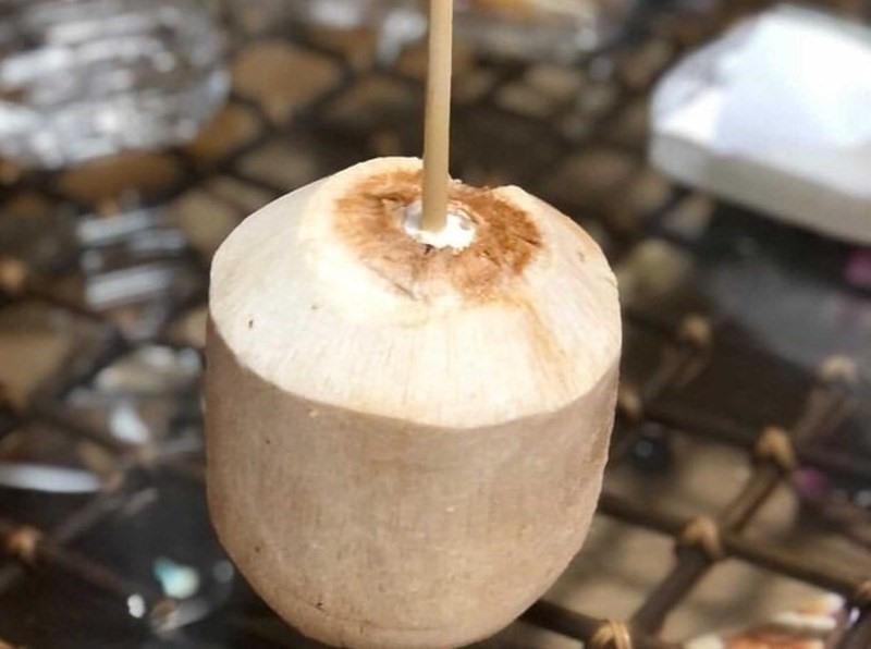 Nước dừa tốt cho sức khỏe. Đồ họa: Thanh Thanh 