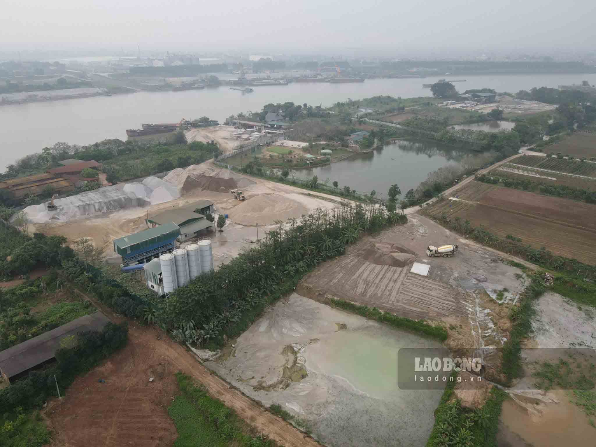 Khu vực trạm trộn bê tông trái phép của công ty Thuận Thành Phát. Ảnh: Trần Tuấn