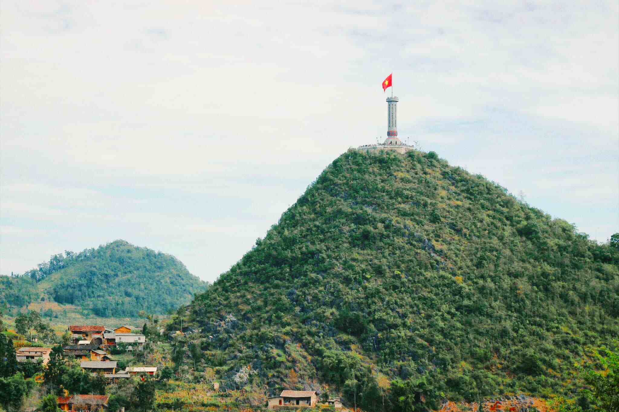 Theo anh Chung, việc đi xe máy từ Hà Nội đến Hà Giang tuy mệt hơn đi ô tô hay đi theo tour nhưng sẽ chủ động, linh hoạt và có nhiều trải nghiệm hơn. 