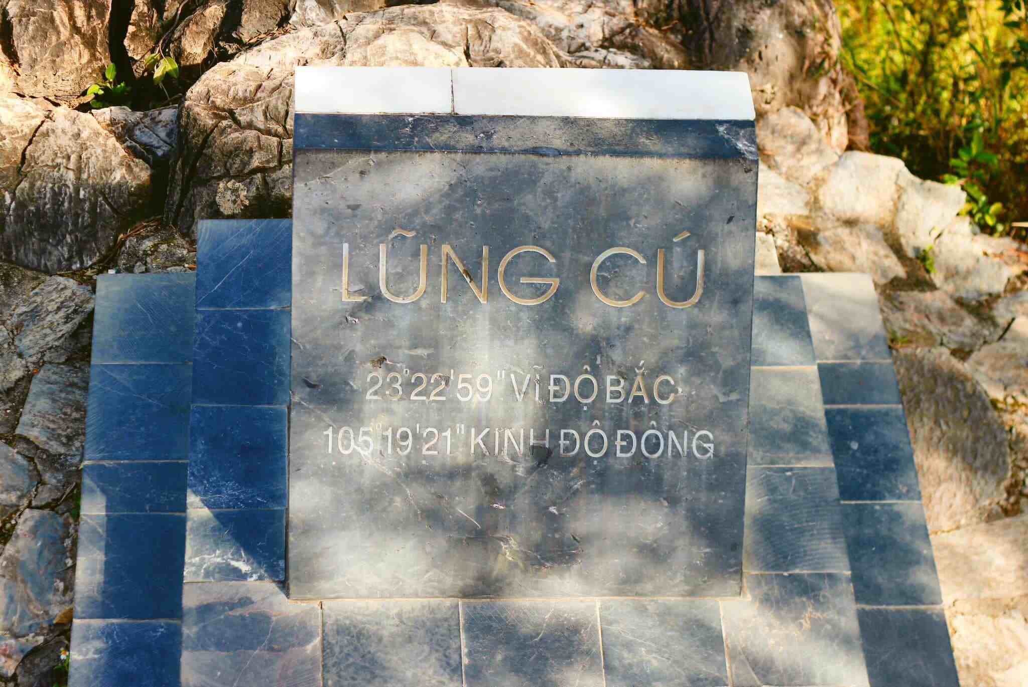“Hiện tại ở Hà Giang đang là mùa mưa, khách du lịch nên xem thời tiết cẩn thận trước khi đi. Nếu muốn đi tự túc, phải chuẩn bị tâm lí và tay lái vững vì Hà Giang có nhiều dốc, đèo khá hiểm trở” – Anh Chung chia sẻ kinh nghiệm với các khách du lịch khác. Ảnh: Trần Văn Chung