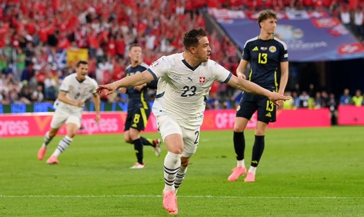 Tiền vệ Shaqiri ghi bàn thắng ngoạn mục, để giúp tuyển Thụy Sĩ có trận hòa 1-1 với tuyển Scotland. Ảnh: EURO 2024 