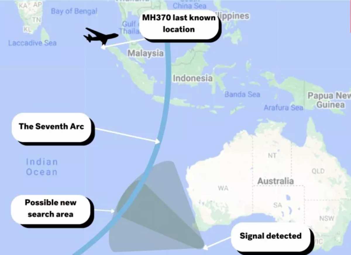 Vị trí cuối cùng của MH370 (trên) thuộc vòng cung thứ 7 (The Seventh Arc) và nơi phát tín hiệu hydrophone (dưới, phải) có thể dẫn đến khu vực tìm kiếm mới (màu ghi xám). Ảnh: Google Maps/Newsweek