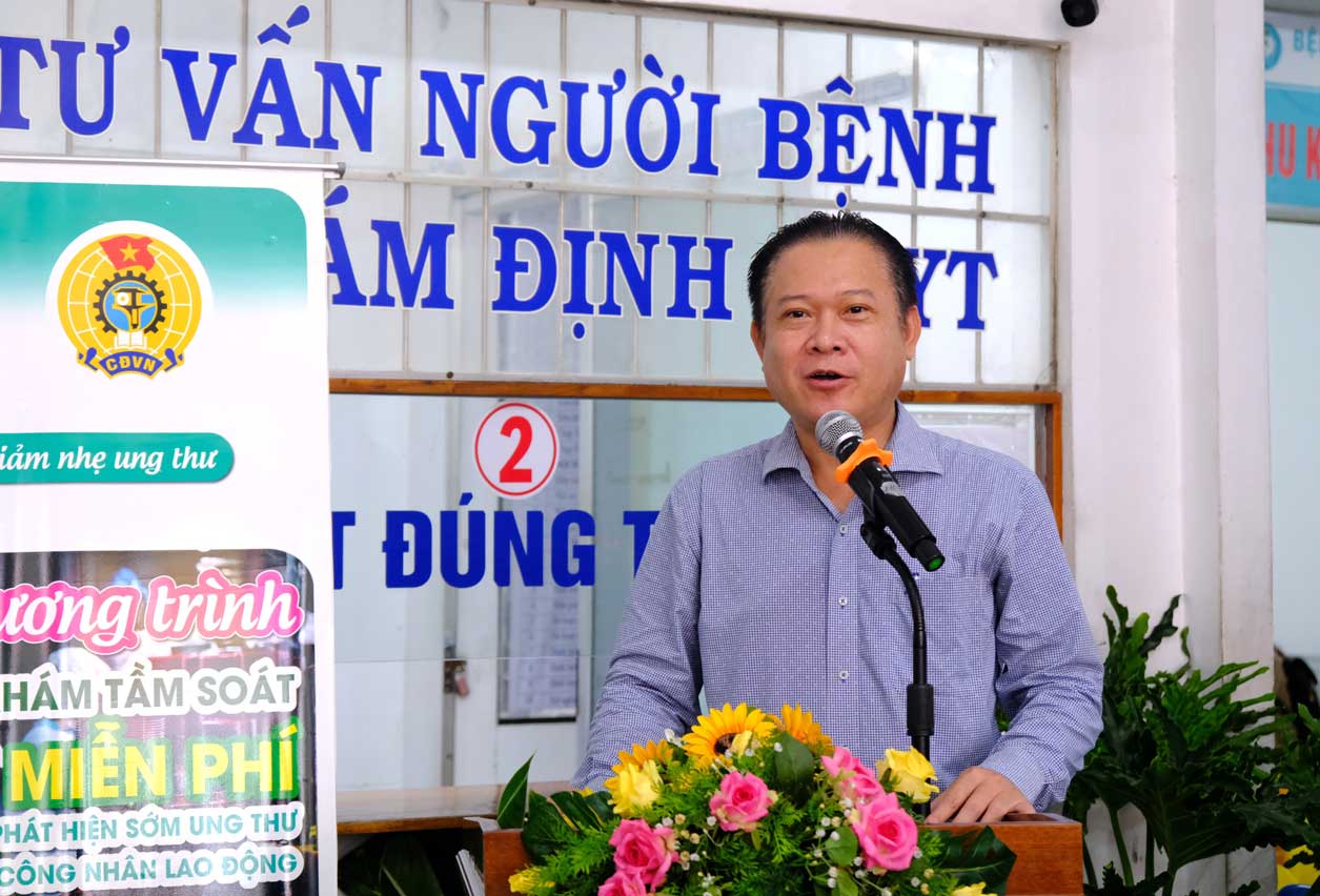 TS.BS. Võ Văn Kha - Giám đốc Bệnh viện Ung bướu TP Cần Thơ - phát biểu. Ảnh: Mỹ Ly