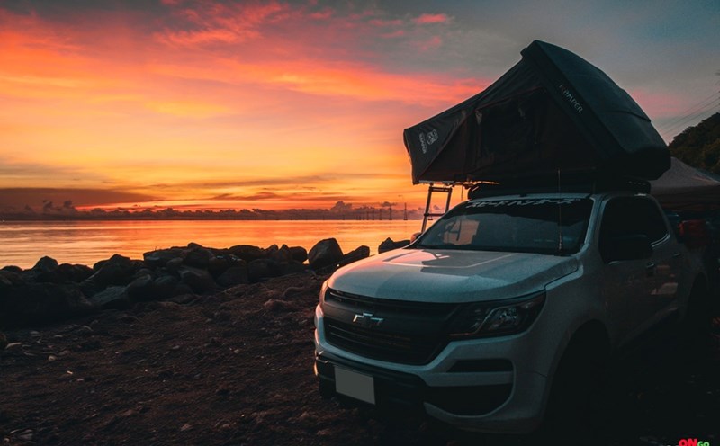 Một lý do nữa để gia đình Minh chọn Bãi Khem là có thể tận hưởng không gian yên bình, không quá xô bồ với quá nhiều hoạt động giải trí như ở Dương Đông, Bãi Dài, Bãi Trướng... Gia đình cắm trại có thể nấu ăn, nghỉ ngơi sớm vào buổi tối và dậy sớm vào sáng hôm sau ngắm bình minh.