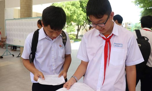 Hơn 16.000 thí sinh bước vào ngày thi đầu tiên của kỳ thi tuyển sinh lớp 10 THPT năm học 2024 - 2025. Ảnh: Nguyễn Linh