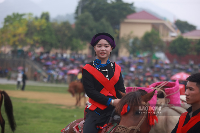 Festival năm nay có chủ đề “Nghiêng say vó ngựa cao nguyên”, diễn ra từ ngày 1.6 - 9.6 với chuỗi hoạt động đầy màu sắc, đậm chất vùng cao, đặc biệt là Giải đua ngựa truyền thống Bắc Hà. 