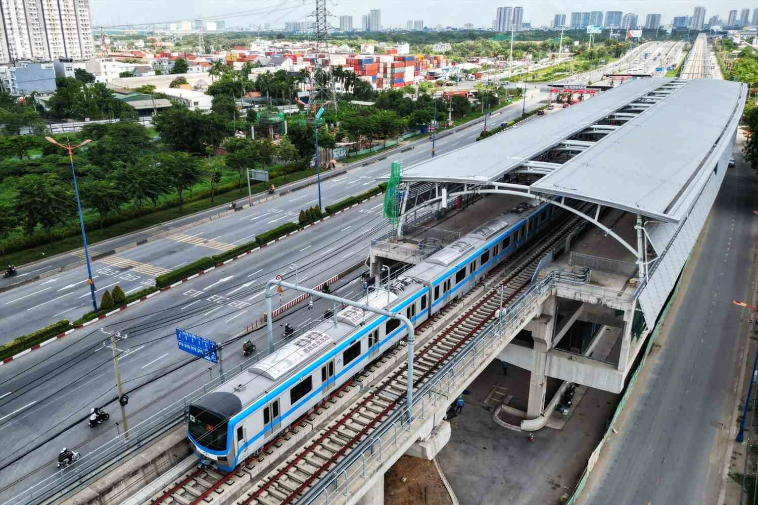 Đến nay TPHCM mới xây dựng gần xong tuyến Metro số 1.  Ảnh: Anh Tú