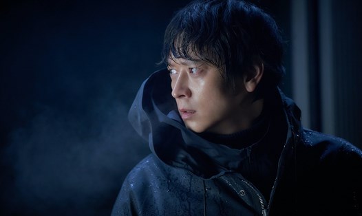 Tạo hình của Kang Dong Won trong phim “Bẫy nuốt mạng”. Ảnh: CJ