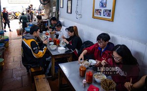 Khách nước ngoài nói gì về cách biệt phở trời Tây 200.000 đồng và phở Việt 40.000 đồng? Khách nước ngoài nói gì về cách biệt phở trời Tây 200.000 đồng và phở Việt 40.000 đồng?