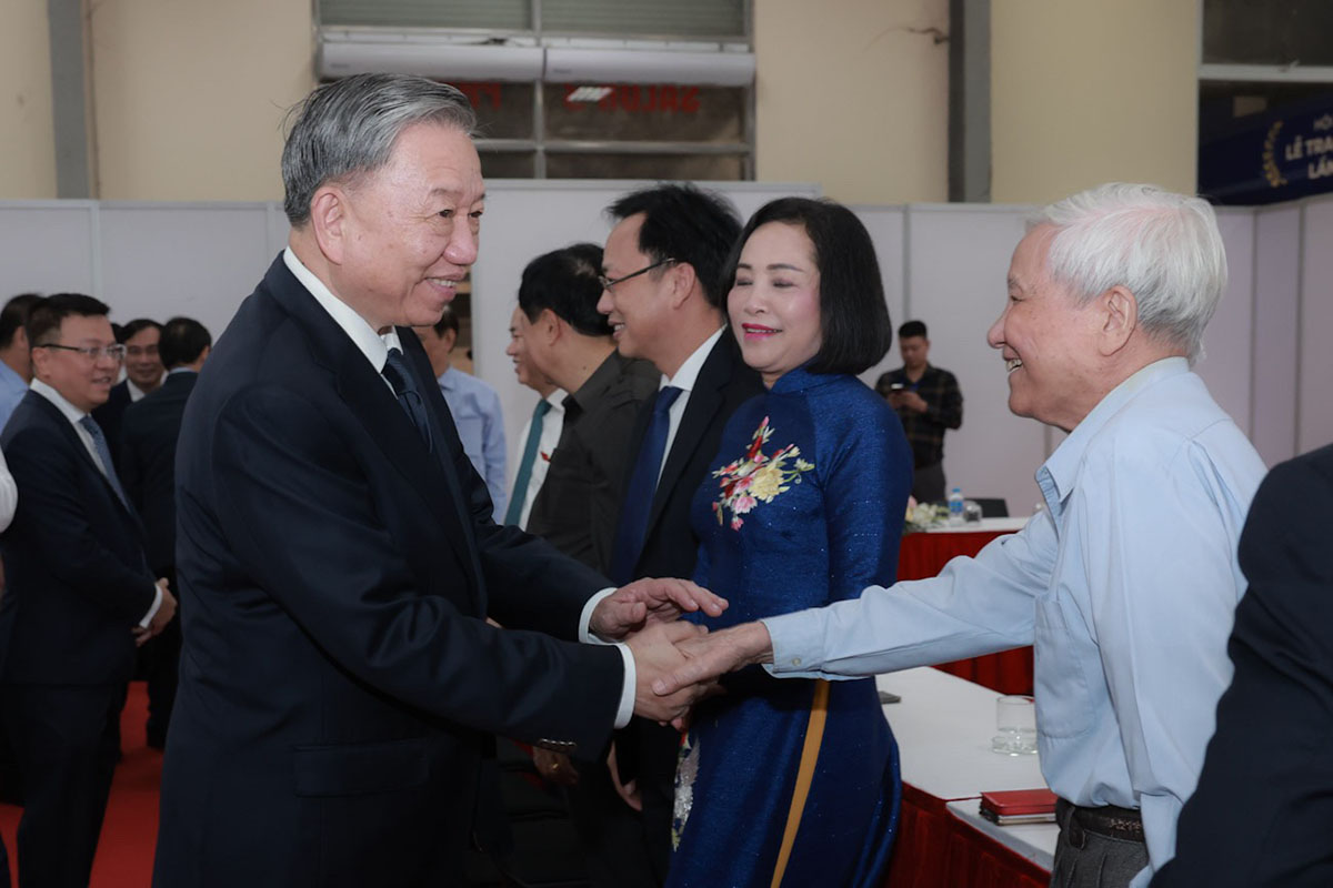 Chủ tịch nước Tô Lâm và các đại biểu tại lễ trao Giải Báo chí Quốc gia lần thứ XVIII - năm 2023. Ảnh: Hải Nguyễn