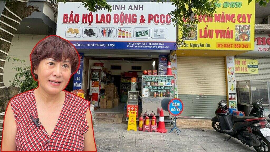 Lo sợ hỏa hoạn, người dân đổ xô đi mua bình chữa cháy, thang dây. Ảnh: Công Hòa