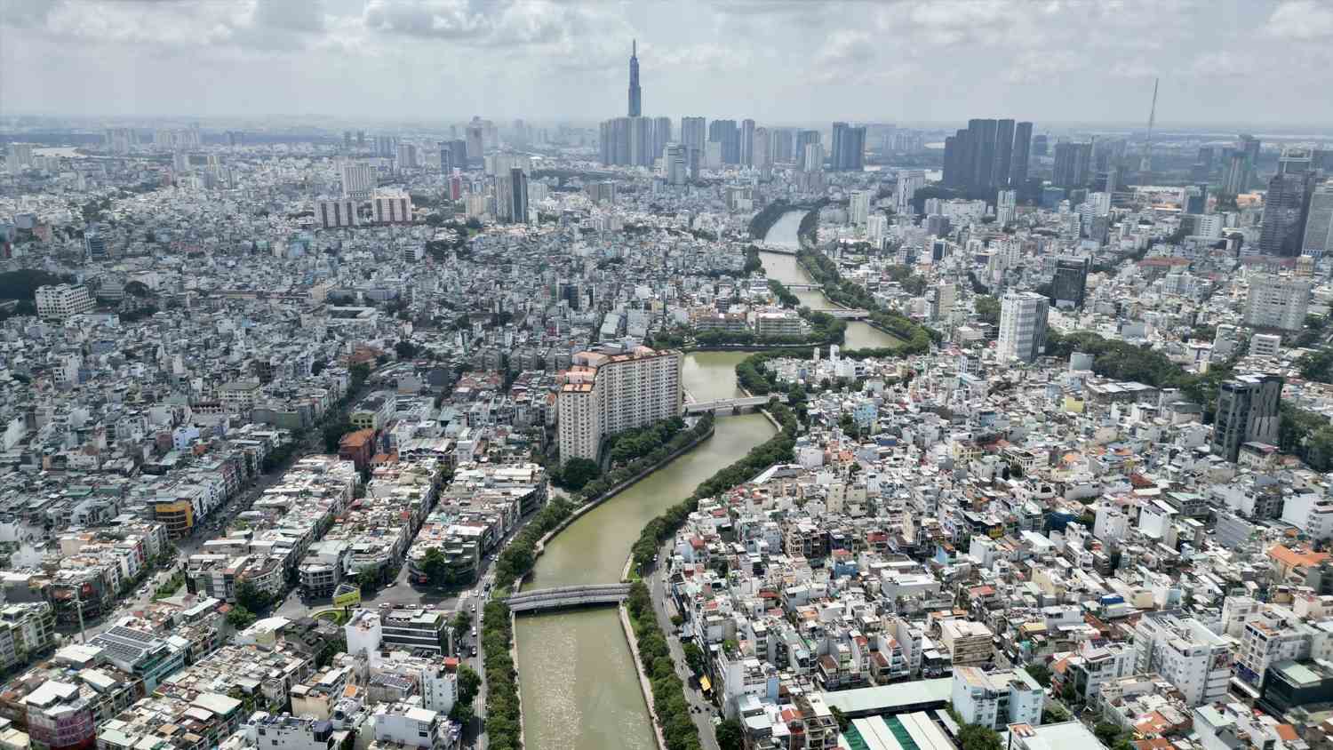 Dự án hoàn thành sẽ xử lý nước thải của dân cư dọc hai bên kênh Nhiêu Lộc - Thị Nghè.  Ảnh: Anh Tú