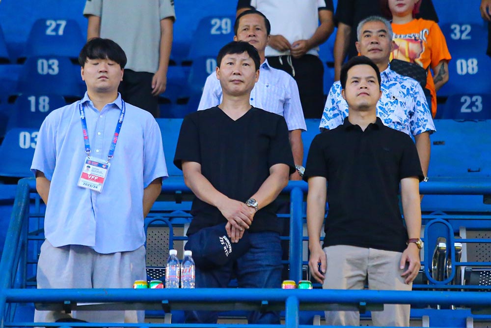 Trận đấu giữa Bình Dương với Hoàng Anh Gia Lai có sự xuất hiện của huấn luyện viên trưởng đội tuyển Việt Nam - ông Kim Sang-sik.